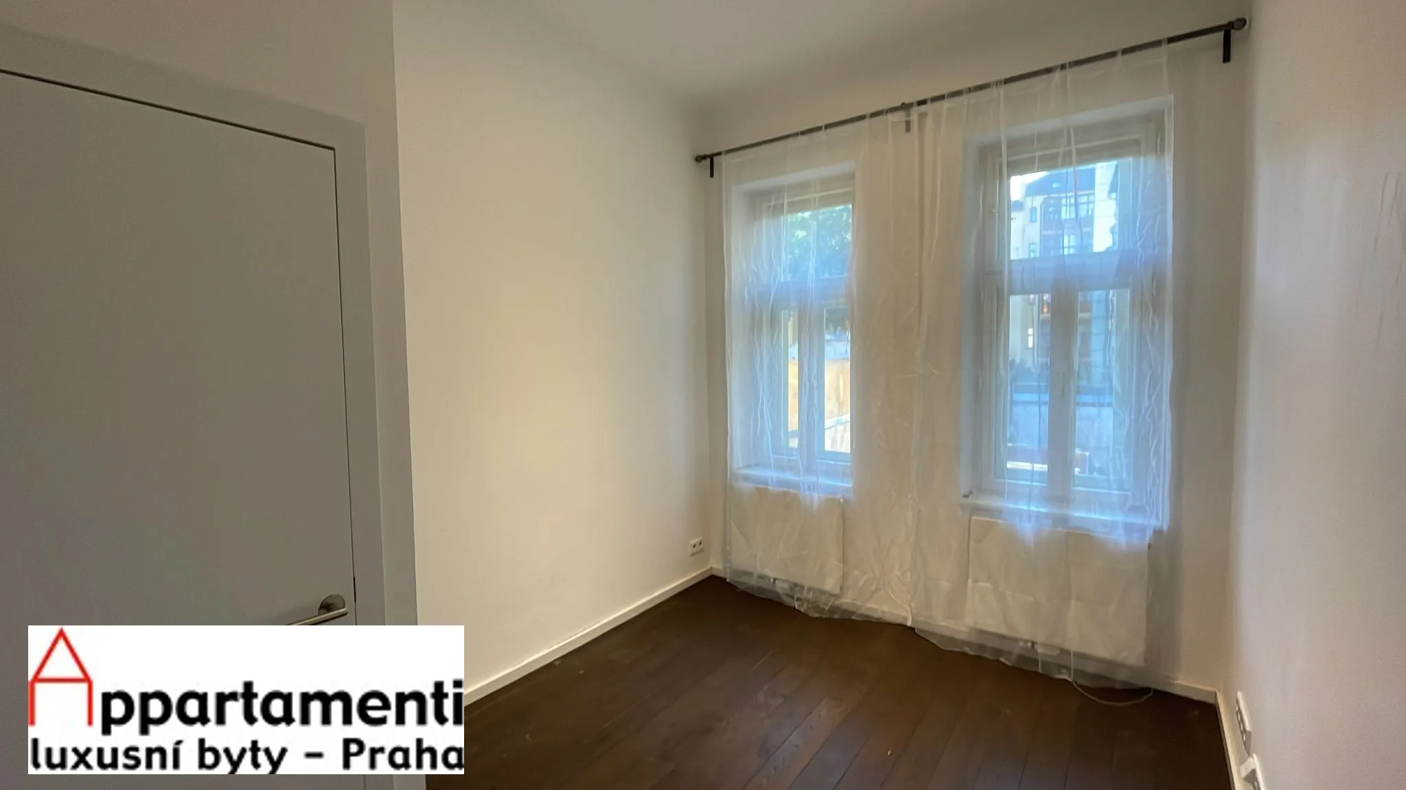 Pronájem krásného částečně zařízeného bytu 3+kk, 86m2 na Praze 7.