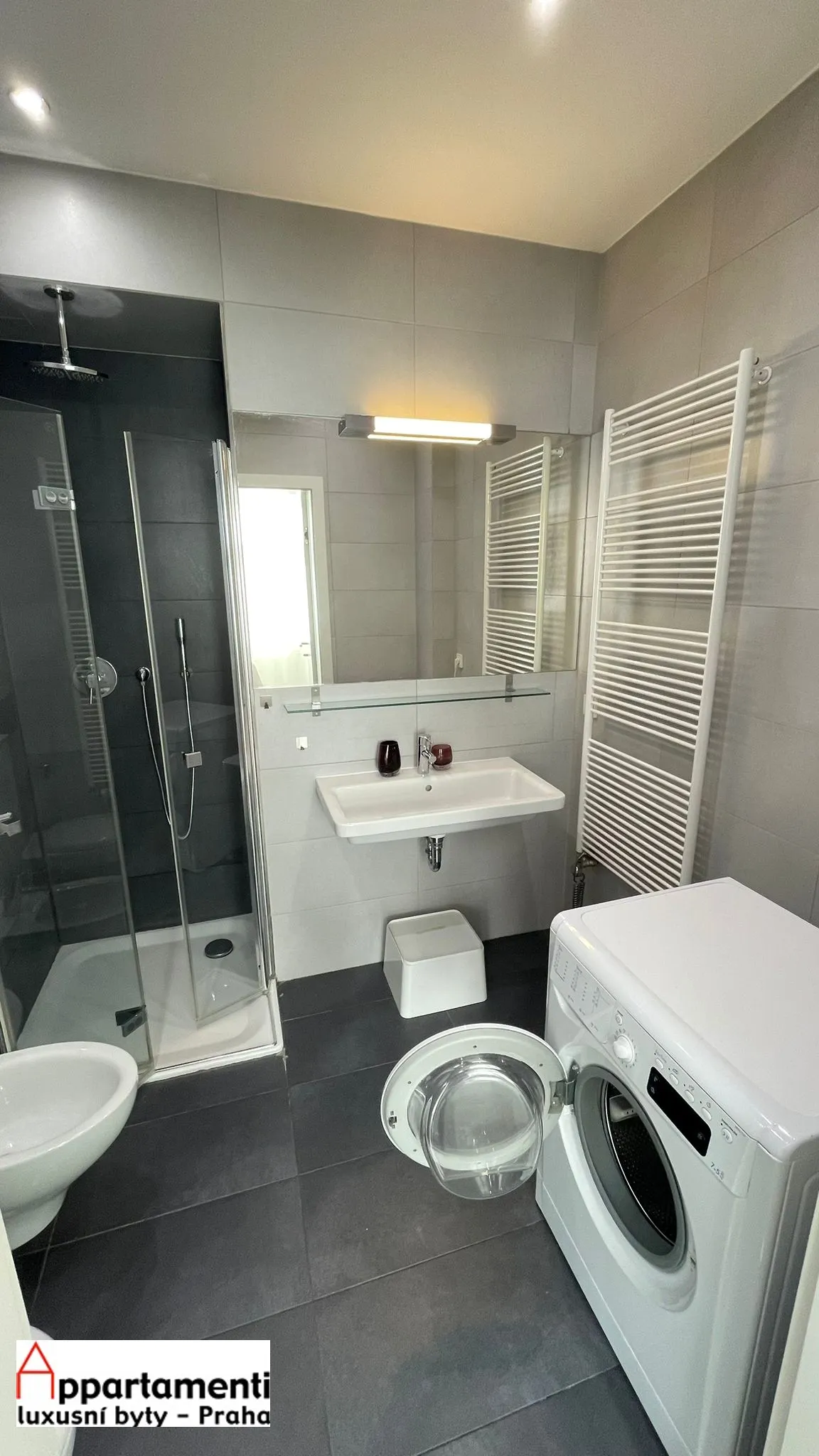 Pronájem krásného částečně zařízeného bytu 3+kk, 86m2 na Praze 7.