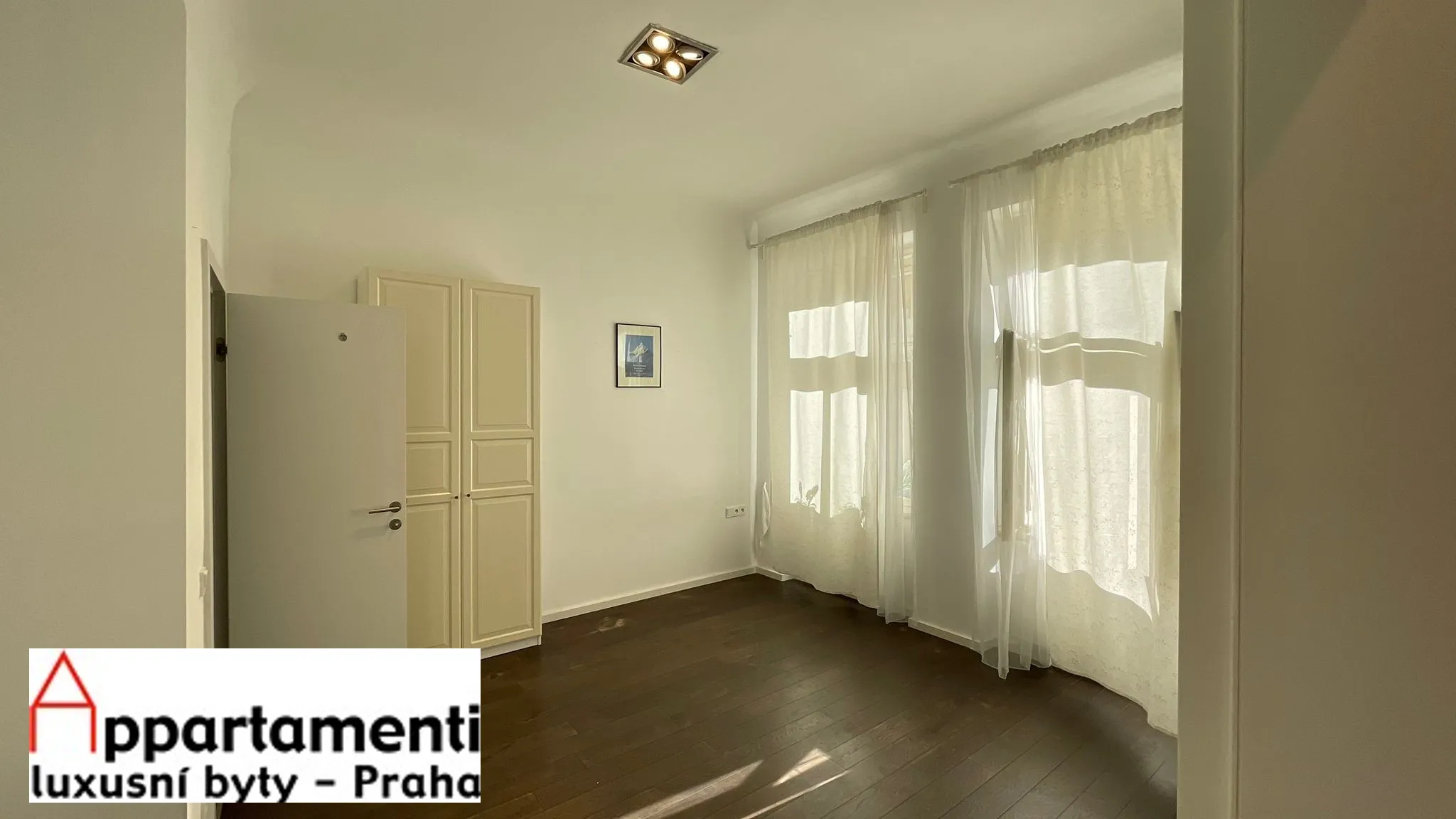 Pronájem krásného částečně zařízeného bytu 3+kk, 86m2 na Praze 7.