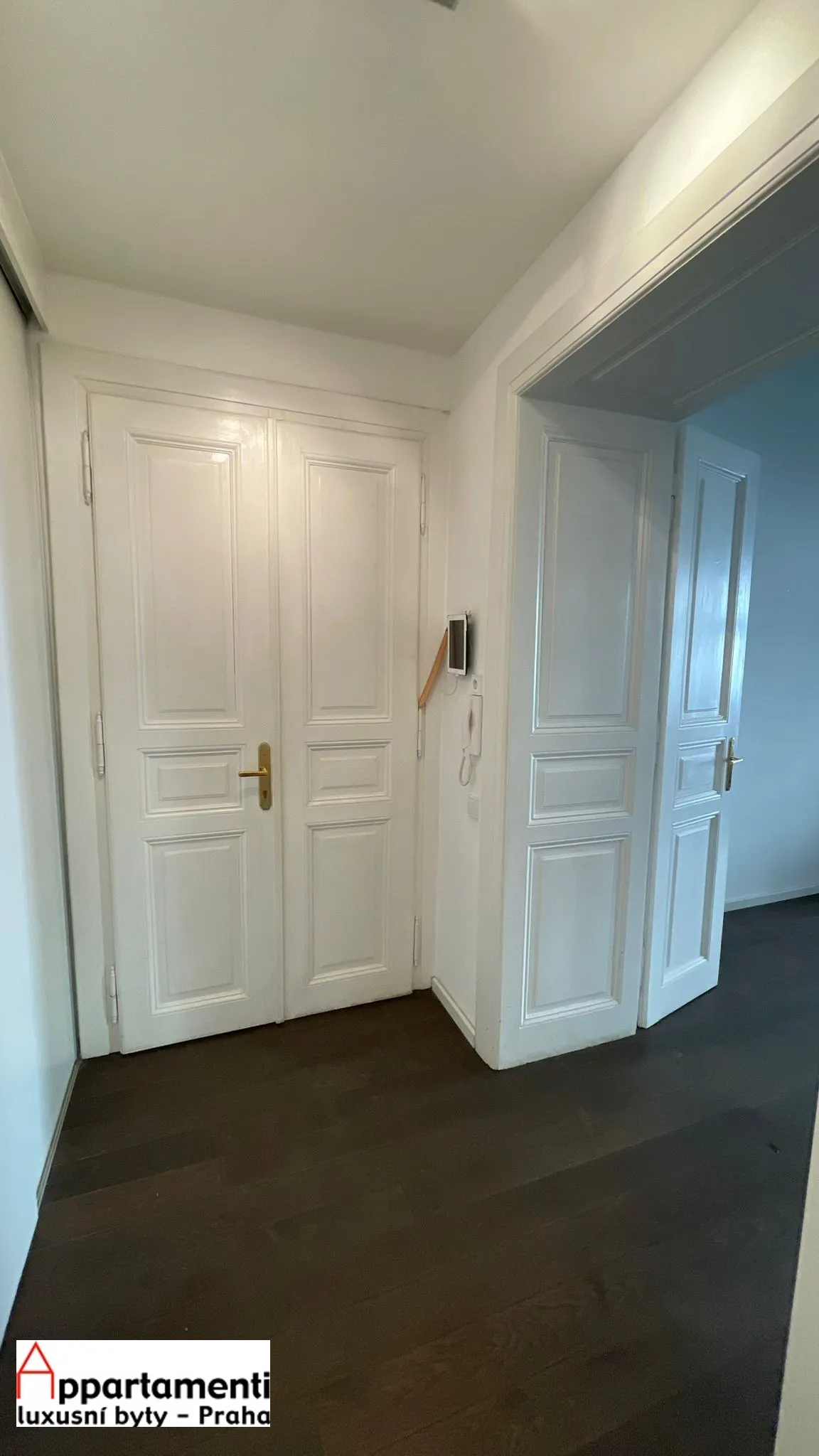 Pronájem krásného částečně zařízeného bytu 3+kk, 86m2 na Praze 7.