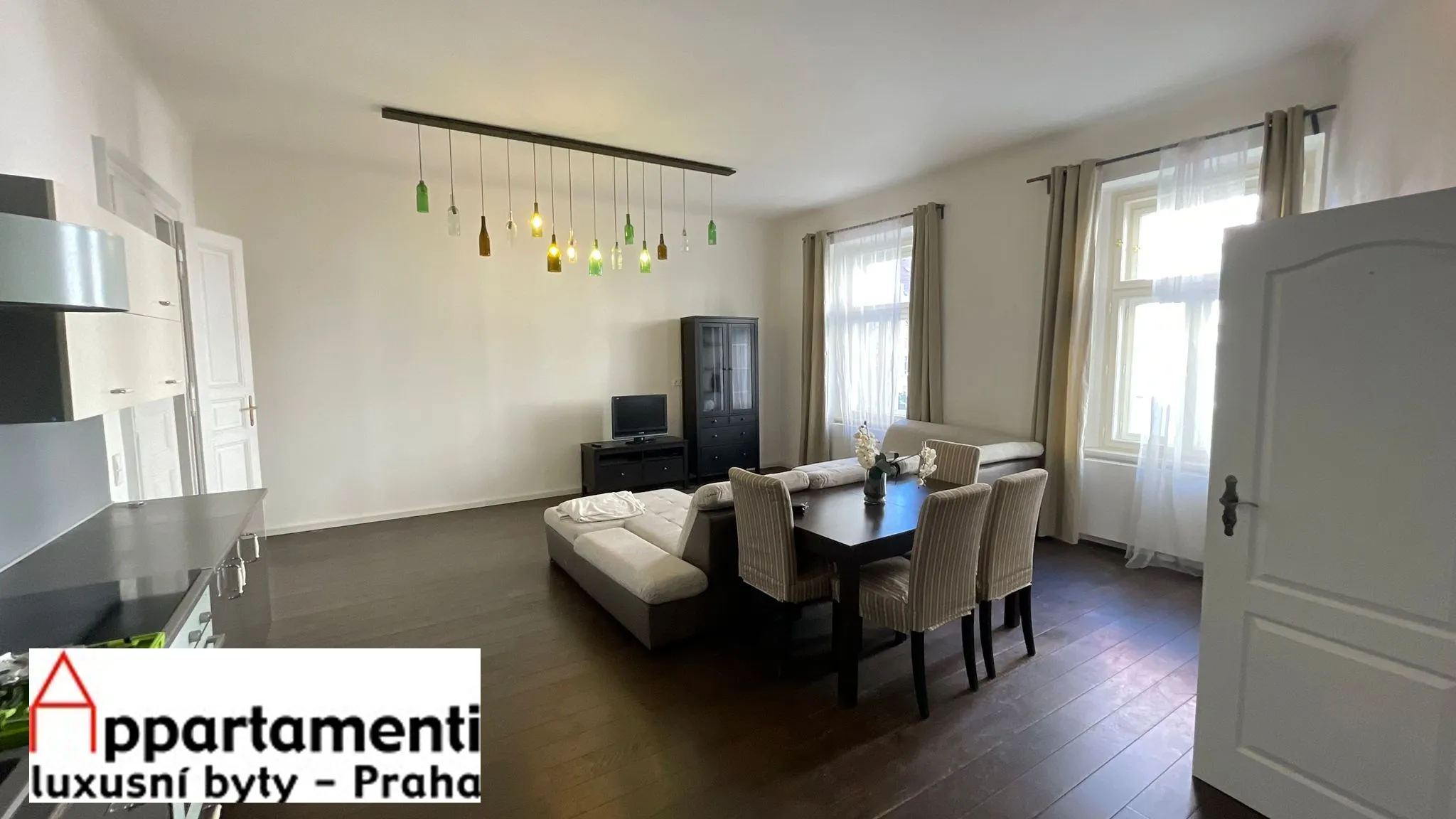 Pronájem krásného částečně zařízeného bytu 3+kk, 86m2 na Praze 7.