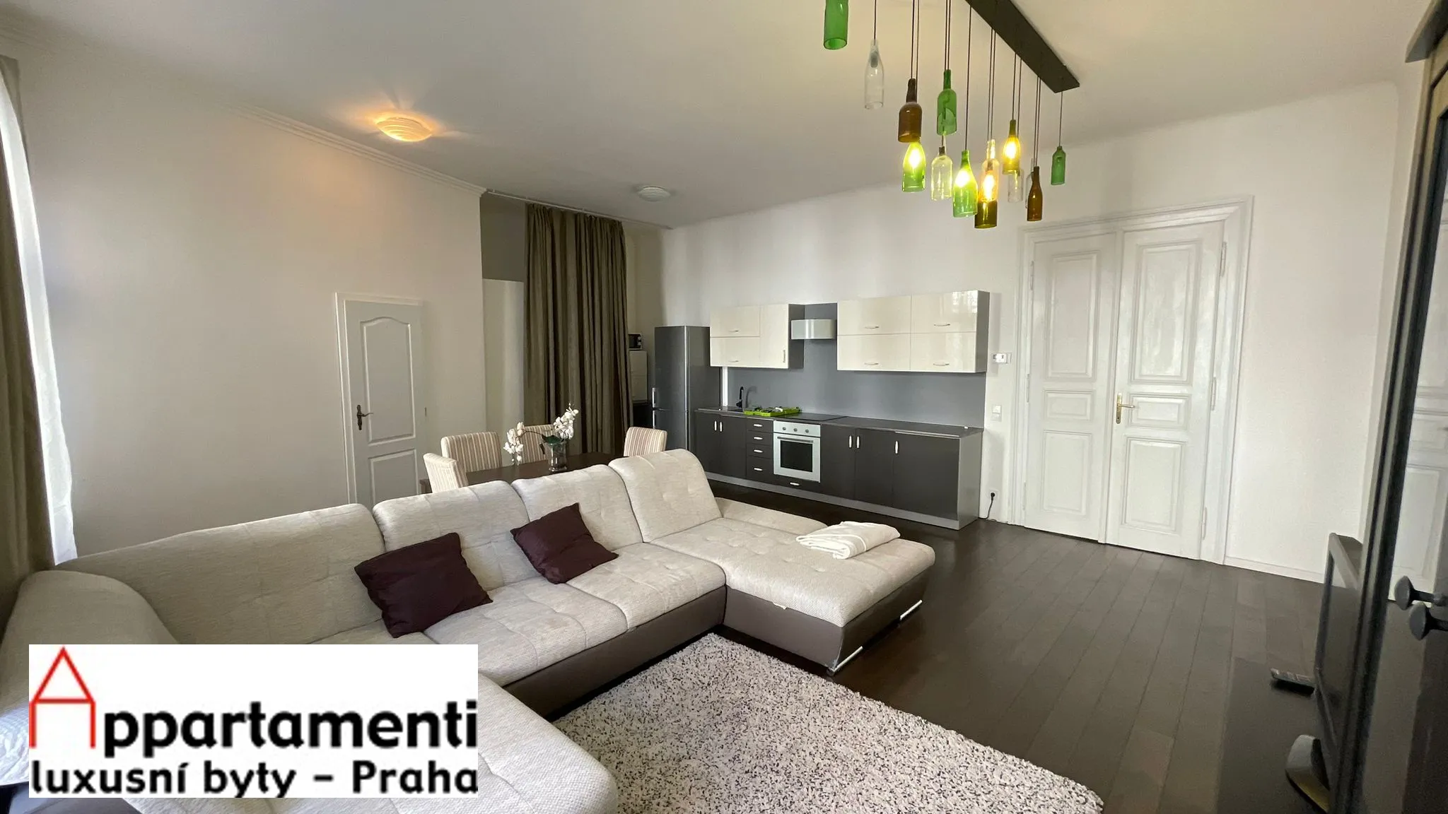 Pronájem krásného částečně zařízeného bytu 3+kk, 86m2 na Praze 7.