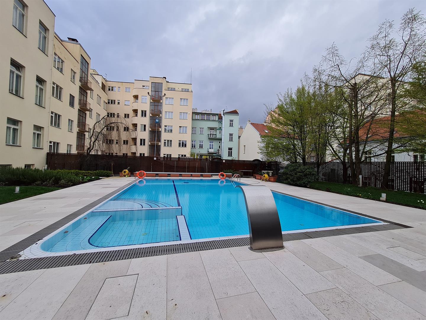 Pronájem luxusního bytu 3+kk,94m2 s balkónem a bazénem  Praha 2. Vinohrady