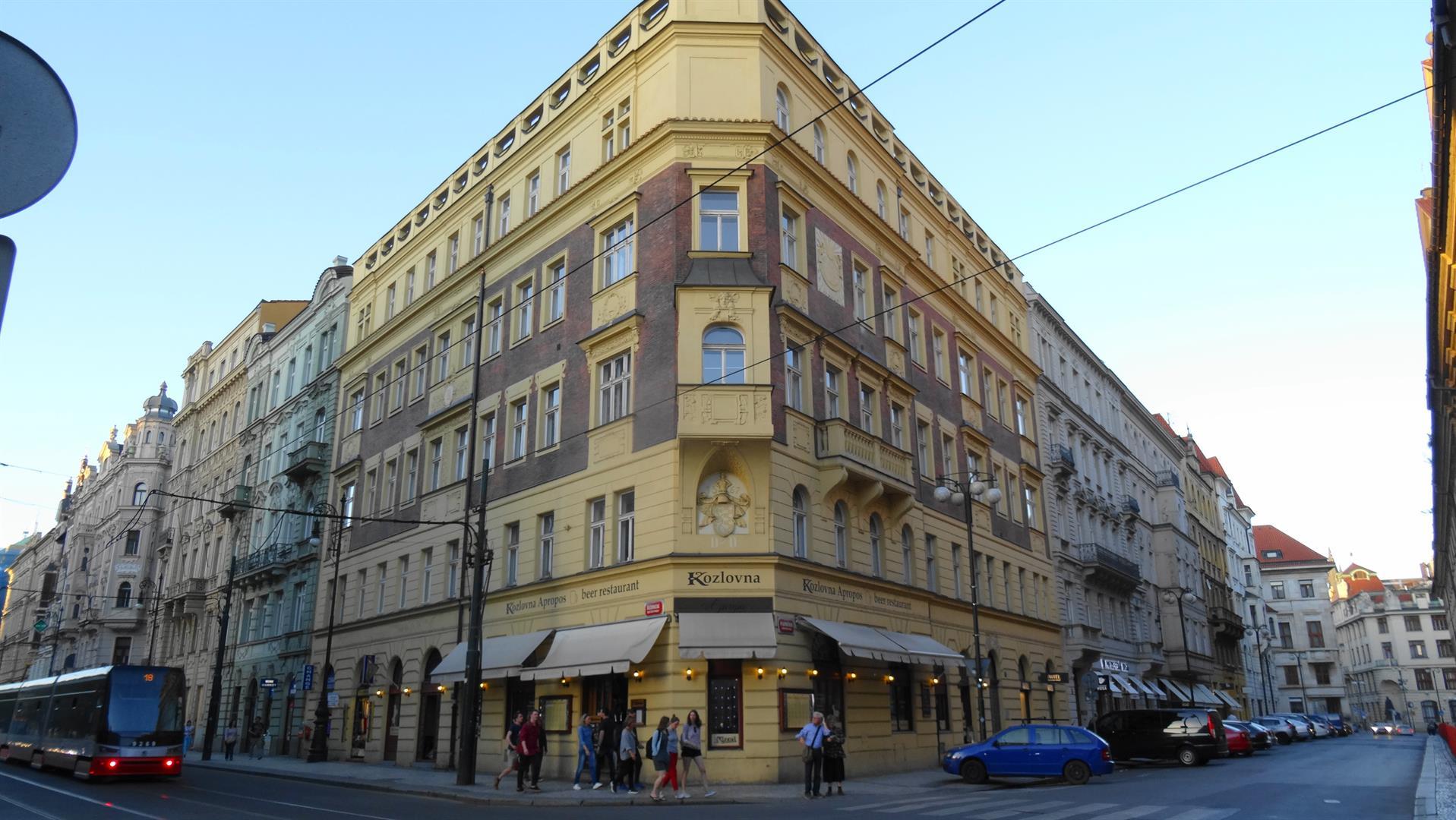Pronájem zařízeného bytu 2Kk 51m2 s balkonem na Starém Městě, Praha 1