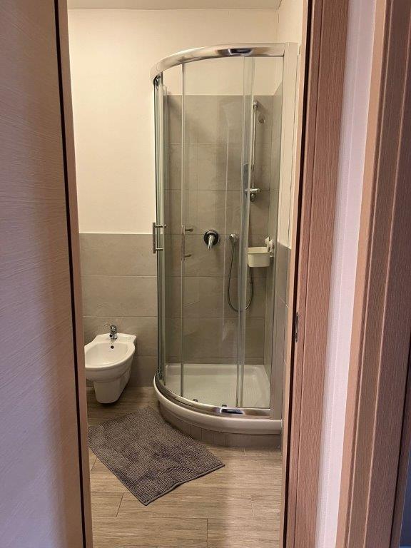 pronájem nově kompletně zařízeného bytu 2+kk 41m2 na Praze 4