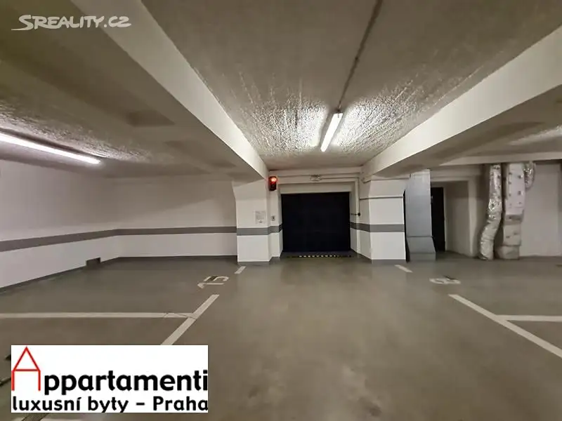 Pronájem garážového stání, cca 12m2 Sokolská, Praha 2