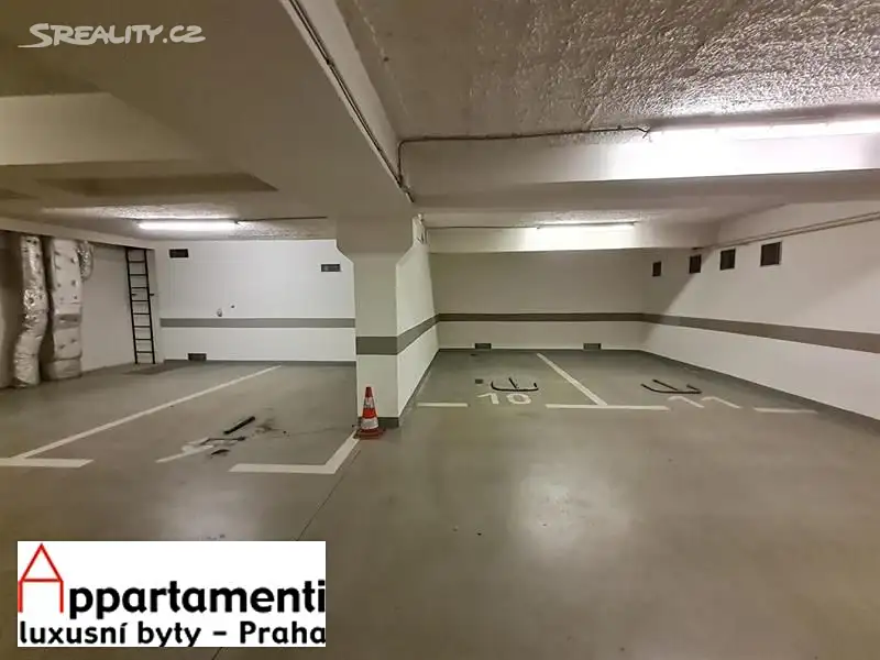 Pronájem garážového stání, cca 12m2 Sokolská, Praha 2