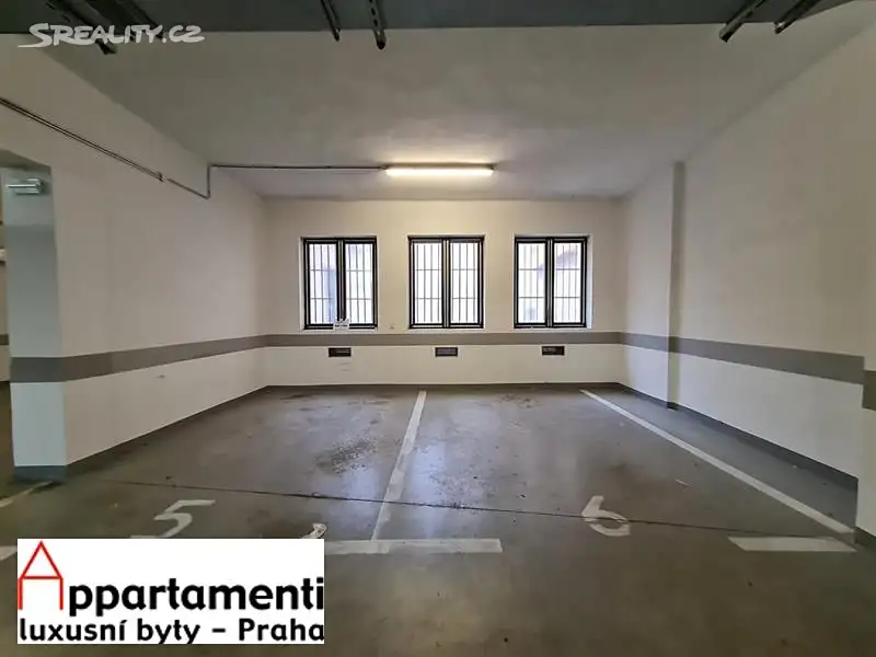 Pronájem garážového stání, cca 12m2 Sokolská, Praha 2