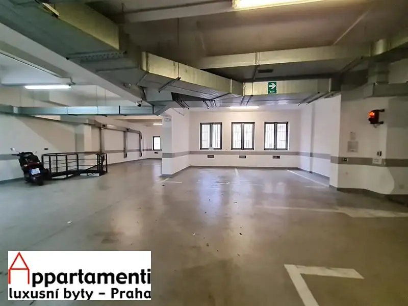 Pronájem garážového stání, cca 12m2 Sokolská, Praha 2