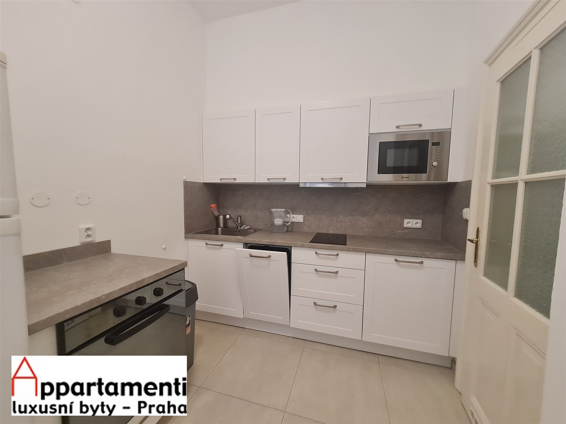 Pronájem zařízeného bytu 2+1, 63m2 Štěpánská, Praha 1