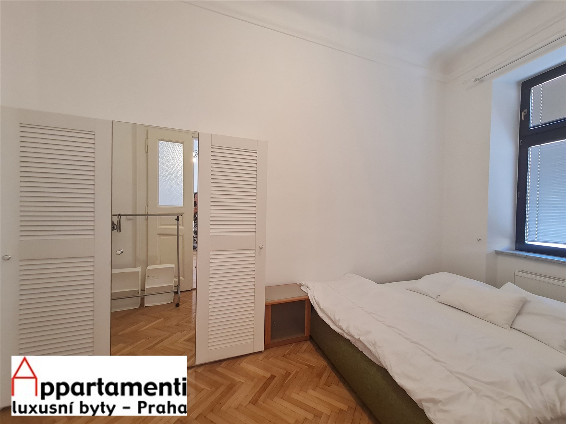 Pronájem zařízeného bytu 2+1, 63m2 Štěpánská, Praha 1