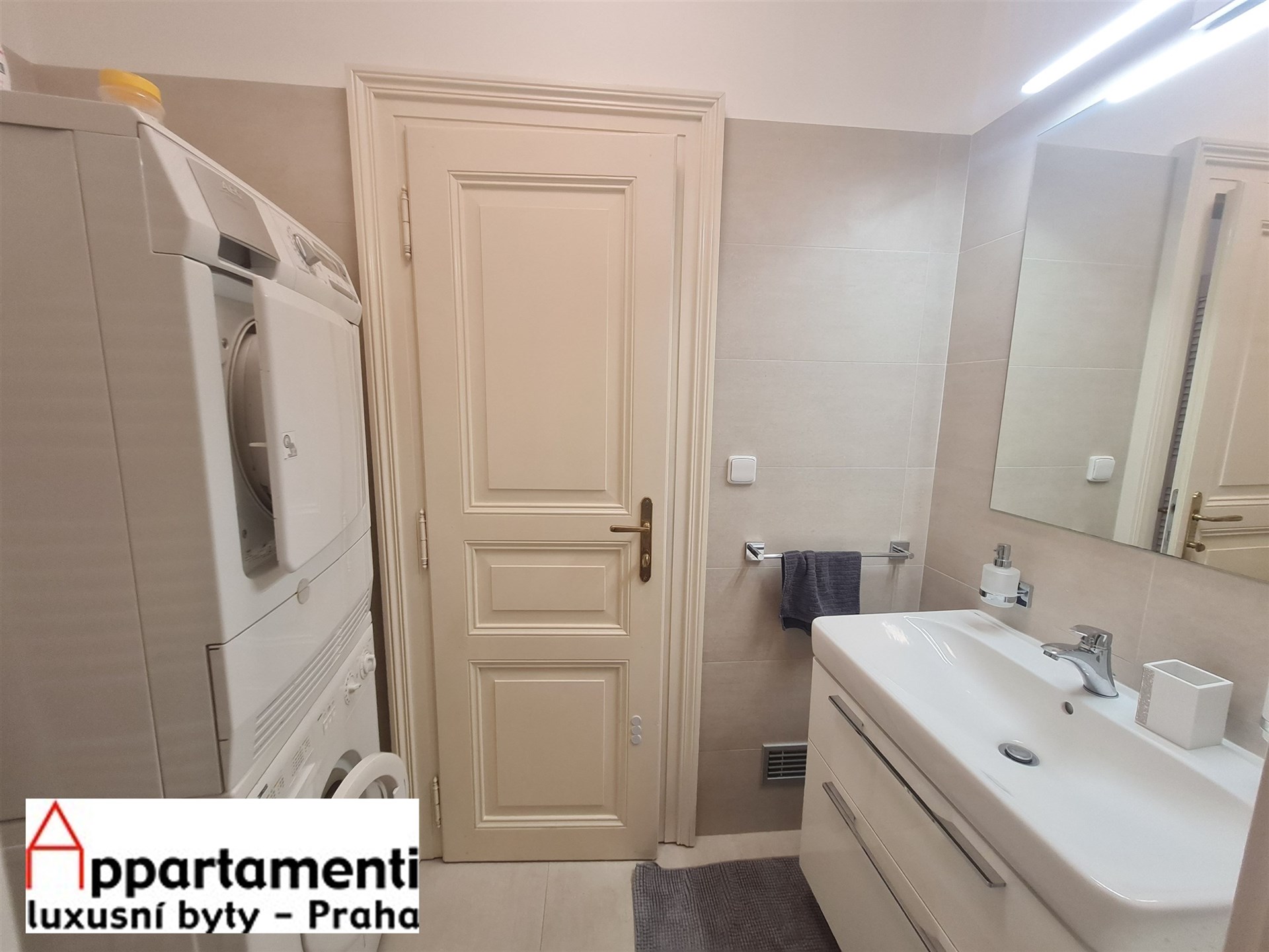 Pronájem zařízeného bytu 2+1, 63m2 Štěpánská, Praha 1