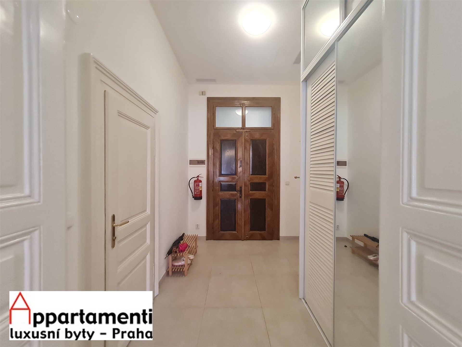 Pronájem zařízeného bytu 2+1, 63m2 Štěpánská, Praha 1