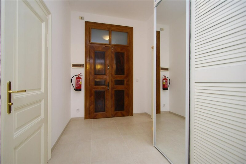 Pronájem částečně zařízeného bytu 2+1, 63m2 Štěpánská, Praha 1